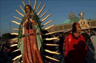 http://87.98.222.182/0/44/13/93/photos-d--actualit-/pelerins-a-la-basilique-de-la-guadalupe.jpg